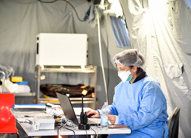 Coronavirus, rivolta degli infermieri: “Conte, non lavoriamo senza protezioni”