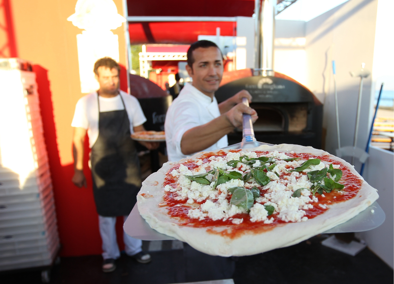 Coronavirus: Roma vieta la pizza margherita. Dal fornaio solo bianca e rossa Coronavirus: Roma vieta la pizza margherita. Dal fornaio solo bianca e rossa
