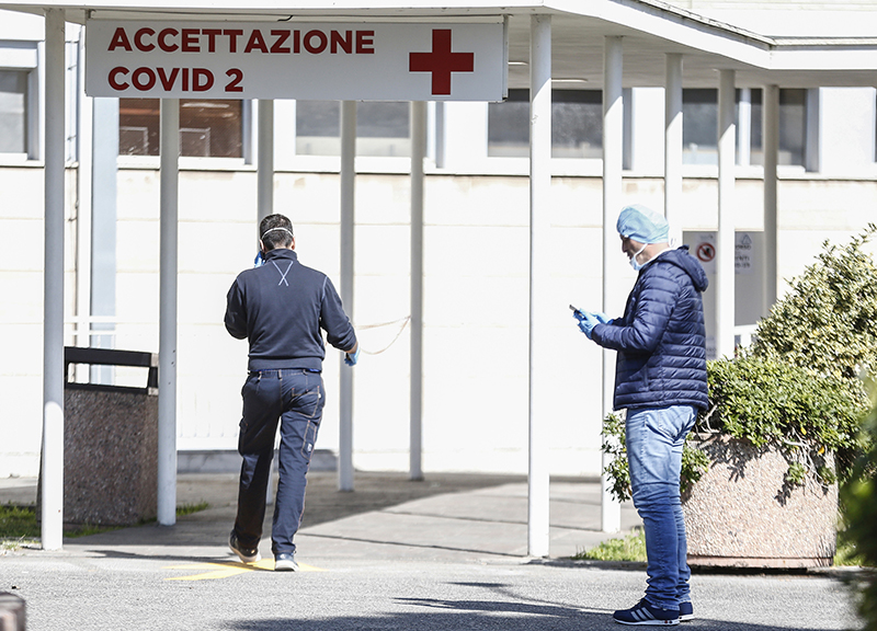 Coronavirus, l’Oms chiede all’Italia un cambio di strategia sui tamponi Coronavirus, l’Oms chiede all’Italia un cambio di strategia sui tamponi