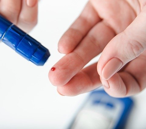 Coronavirus, test fai da te al costo di 25 euro: risultato in 15 minuti Coronavirus, test fai da te al costo di 25 euro: risultato in 15 minuti