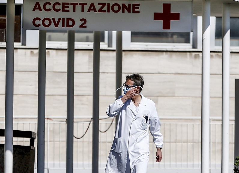Coronavirus, nel Lazio i contagi corrono: sono 724. Picco in provincia di Roma Coronavirus, nel Lazio i contagi corrono: sono 724. Picco in provincia di Roma