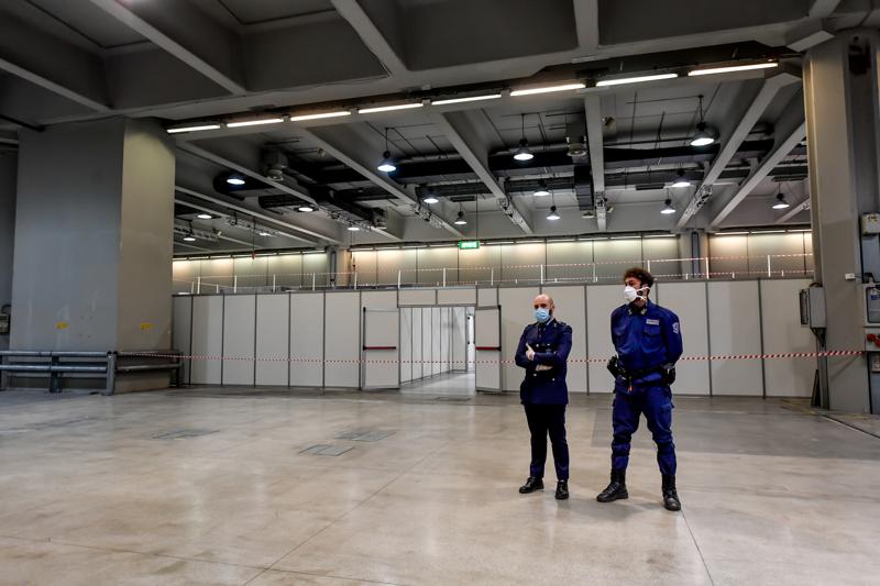 Coronavirus, ospedale in Fiera: prende forma il “miracolo di Milano”. FOTO Coronavirus, ospedale in Fiera: prende forma il “miracolo di Milano”. FOTO