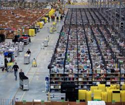 Coronavirus non ferma il ritmo Amazon. Stop al salario se non si lavora