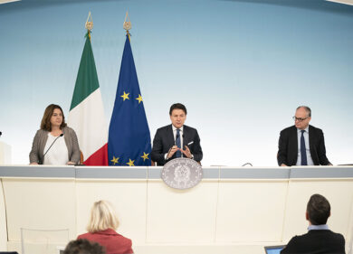 Coronavirus, il governo comunica da remoto: dirette via streaming