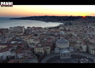 Luca Zingaretti legge Ungaretti su una Napoli deserta in quarantena. VIDEO