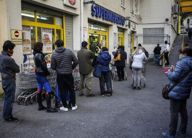 Coronavirus, Palazzo Chigi: “Supermercati aperti nel weekend”