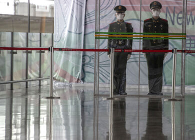 Virus: droni termici e controllo dei telefoni, la Cina ha tenuto tutti in casa