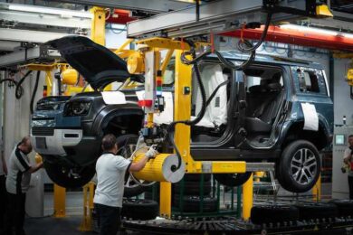 Coronavirus, Jaguar Land Rover sospensione della produzione in UK