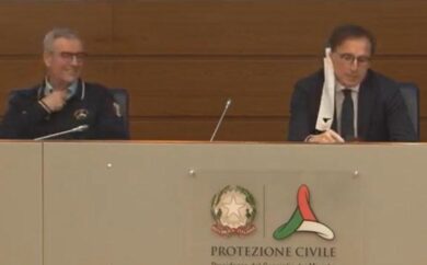 Coronavirus, Calenda-Renzi: “Boccia? Ironia indegna su mascherine, si dimetta”