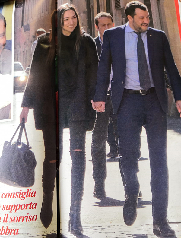 Maria Elena Boschi al supermercato, Di Battista fa il casalingo e Salvini… i politici al tempo del coronavirus Maria Elena Boschi al supermercato, Di Battista fa il casalingo e Salvini… i politici al tempo del coronavirus