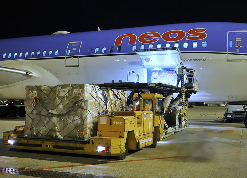 Neos, dalla Cina un volo umanitario con materiale sanitario per l’Italia Neos, dalla Cina un volo umanitario con materiale sanitario per l’Italia
