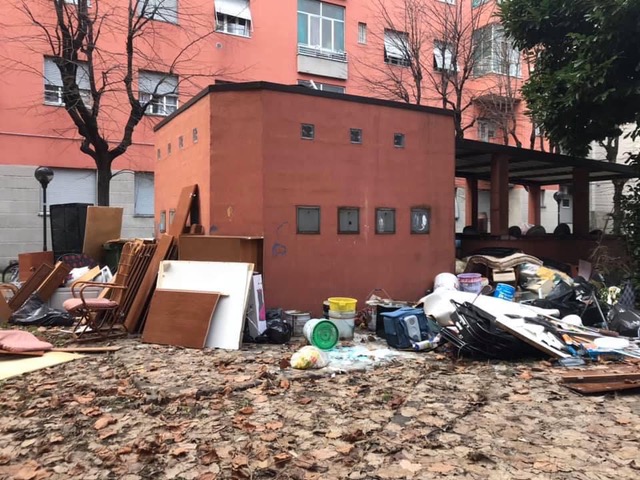 I trucchi per occupare le case popolari: falsi esami di urina e bambini a nolo I trucchi per occupare le case popolari: falsi esami di urina e bambini a nolo