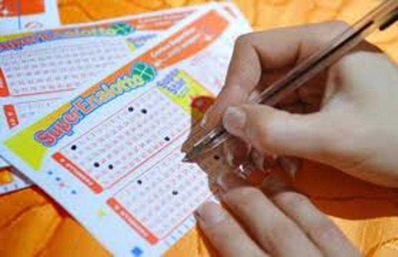 Coronavirus, dalle panchine rimosse allo stop lotterie: tutte le ordinanze Coronavirus, dalle panchine rimosse allo stop lotterie: tutte le ordinanze