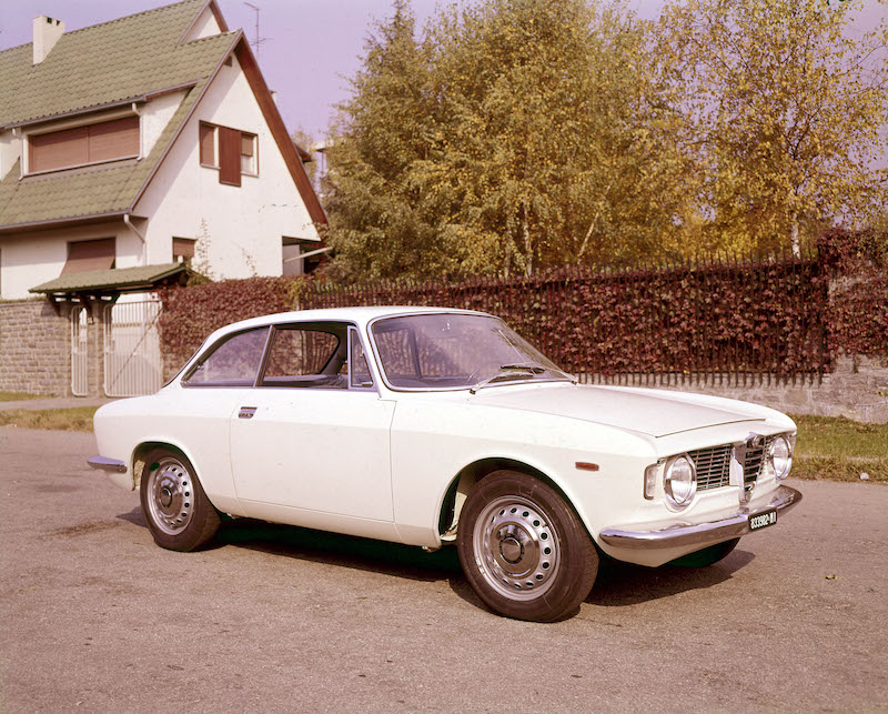 Alfa Romeo si aggiudica due premi ai “Motor Klassik Awards” Alfa Romeo si aggiudica due premi ai “Motor Klassik Awards”