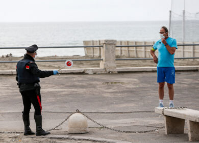 Coronavirus, denunciati sette furbetti a piedi sulla A14. Tornavano dal Nord
