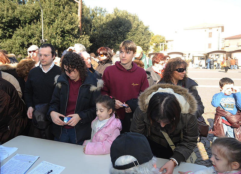 Virus: soldi per tutti, famiglie dimenticate: “Decidono sindacati e imprese” Virus: soldi per tutti, famiglie dimenticate: “Decidono sindacati e imprese”