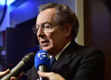 Intesa Sanpaolo: un milione di euro alla ricerca scientifica Covid-19