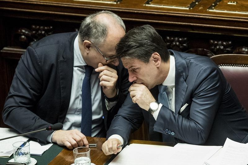 Galleria foto 'Coronavirus, torna il problema banche. Moody’s abbassa l’outlook' - foto 1