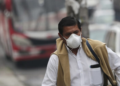 Coronavirus, market bengalese vendeva mascherine tarocche: scatta la multa