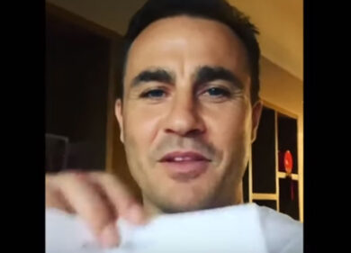 Coronavirus, Cannavaro dalla Cina mostra il documento di fine quarantena: “C’è speranza per l’Italia”
