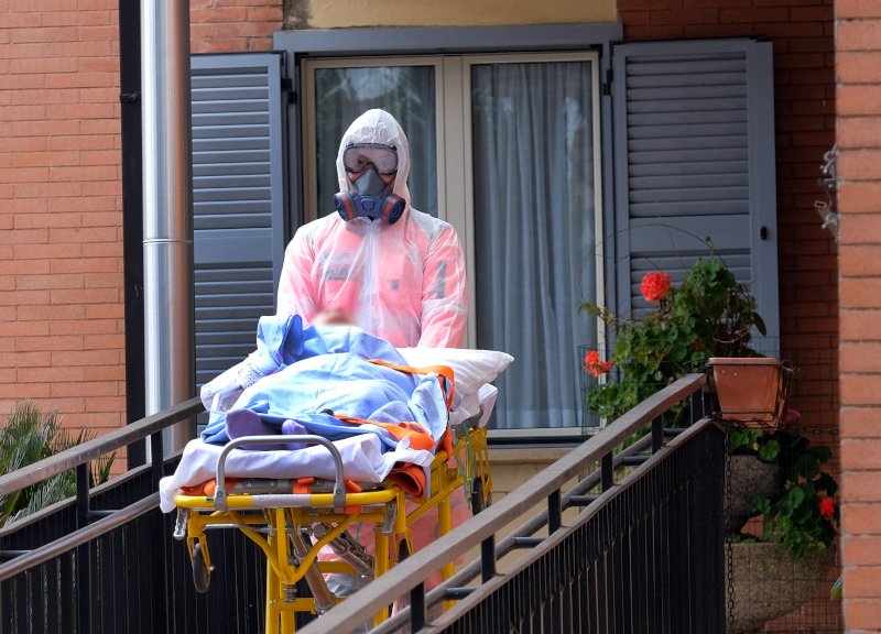 Coronavirus, case di riposo focolai: “15mila anziani ad alto rischio contagio” Coronavirus, case di riposo focolai: “15mila anziani ad alto rischio contagio”