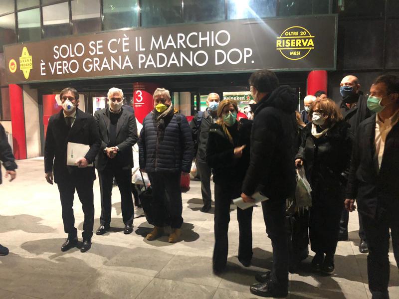 Coronavirus, 300 dottori accompagnati da ministro Boccia già operativi Coronavirus, 300 dottori accompagnati da ministro Boccia già operativi