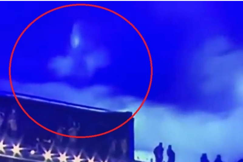 Papa, la Madonna appare durante la benedizione a San Pietro? Il video virale Papa, la Madonna appare durante la benedizione a San Pietro? Il video virale