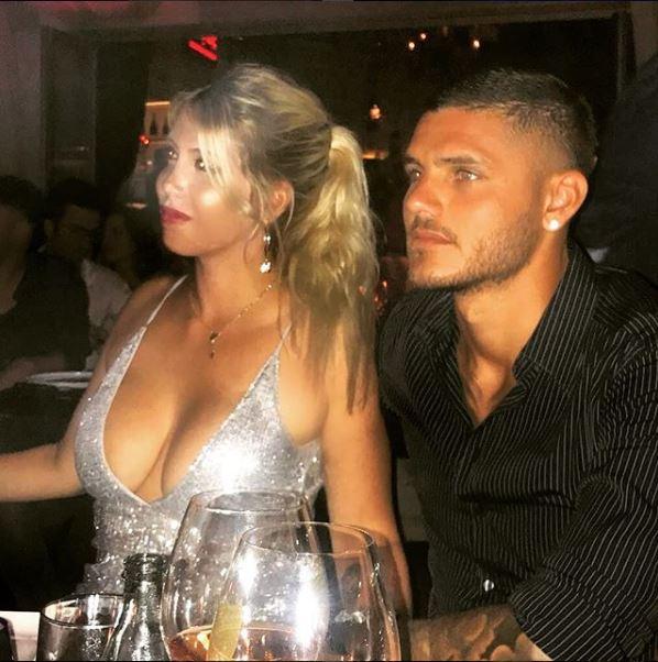Wanda Nara-Maxi Lopez, altro scontro: “Hai portato bimbi in piena zona rossa” Wanda Nara-Maxi Lopez, altro scontro: “Hai portato bimbi in piena zona rossa”