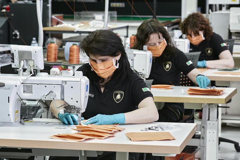 Coronavirus, Lamborghini avvia la produzione di mascherine e visiere mediche Coronavirus, Lamborghini avvia la produzione di mascherine e visiere mediche