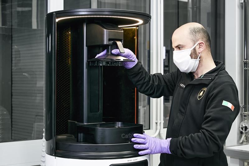 Coronavirus, Lamborghini avvia la produzione di mascherine e visiere mediche Coronavirus, Lamborghini avvia la produzione di mascherine e visiere mediche