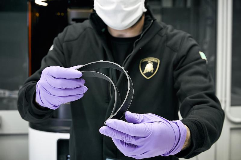 Coronavirus, Lamborghini avvia la produzione di mascherine e visiere mediche Coronavirus, Lamborghini avvia la produzione di mascherine e visiere mediche
