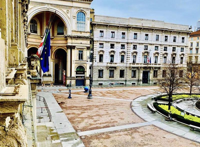 Coronavirus, Milano ricorda vittime. Sala: grazie ai medici Coronavirus, Milano ricorda vittime. Sala: grazie ai medici
