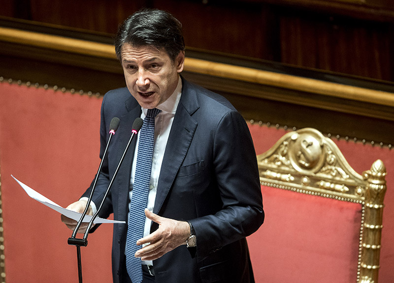 Eurobond, Conte a Merkel: “Mes? Scrivere la storia, non manuale di economia” Eurobond, Conte a Merkel: “Mes? Scrivere la storia, non manuale di economia”