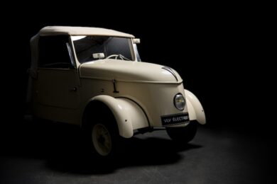 Nuove PEUGEOT e-208 e SUV e-2008, un viaggio iniziato negli anni ’40