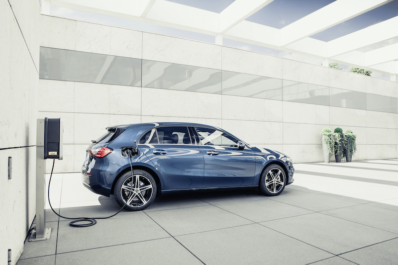 Mercedes si conferma leader nel settore elettrico tra i costruttori premium Mercedes si conferma leader nel settore elettrico tra i costruttori premium