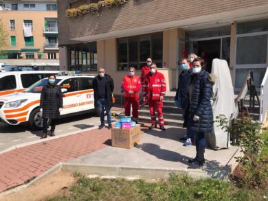 1400 mascherine donate alla Croce Rossa di Cormano dai rappresentanti del M5S