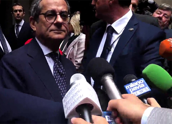 Ue, gli economisti: “Il fondo? Un cerotto. Briciole rispetto ai 2.000 mld Usa” Ue, gli economisti: “Il fondo? Un cerotto. Briciole rispetto ai 2.000 mld Usa”