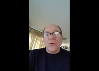 Verdone: “In questo periodo suono spesso la chitarra”, e ripropone il suo personaggio hippie