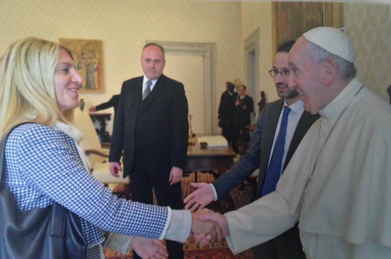 Galleria foto 'Vera luce, come il Papa vede le donne. Il libro di Nina Fabrizio' - foto 1