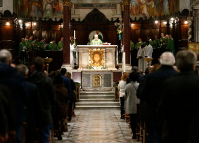 Coronavirus, multati gli “infedeli” alle regole:raduni a messa per la Domenica