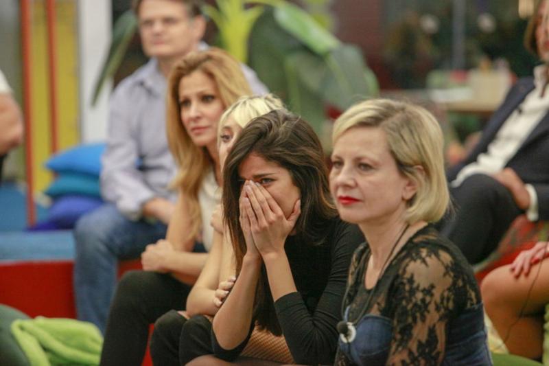 Grande Fratello Vip 2020 Antonella Elia cade e batte la testa: interviene il medico. Gf Vip 4 news