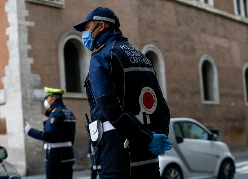 Coronavirus: “Devo comprare le carote al coniglio” ed esce di casa. Denunciata