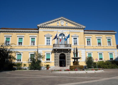 Coronavirus, rosari per lo Spallanzani: il regalo dei venditori di souvenir