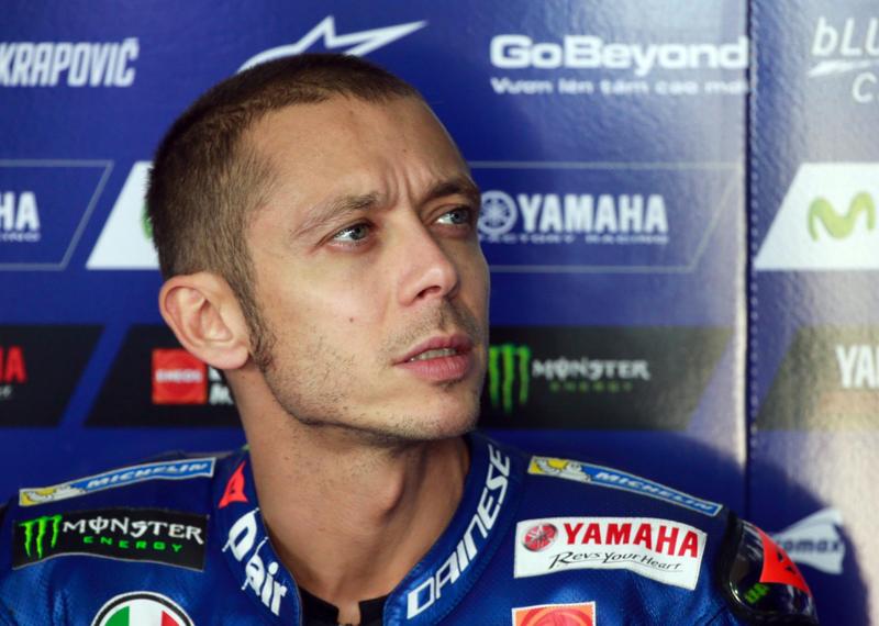 Valentino Rossi debutta nella MotoGp Virtual Race vs Marquez e Quartararo Valentino Rossi debutta nella MotoGp Virtual Race vs Marquez e Quartararo