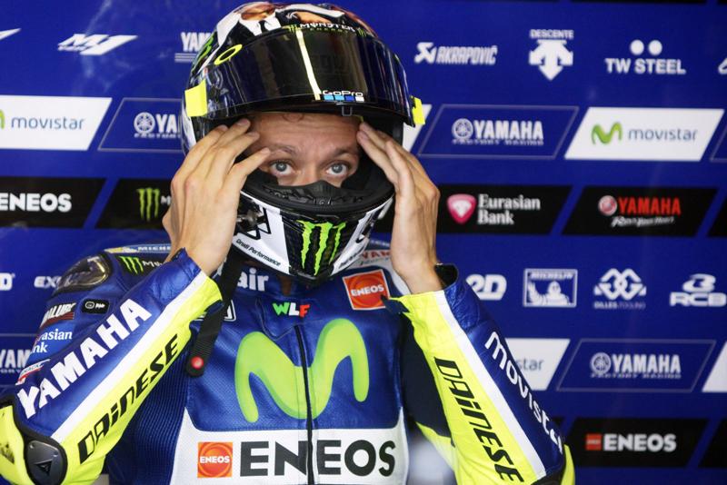 Valentino Rossi debutta nella MotoGp Virtual Race vs Marquez e Quartararo Valentino Rossi debutta nella MotoGp Virtual Race vs Marquez e Quartararo