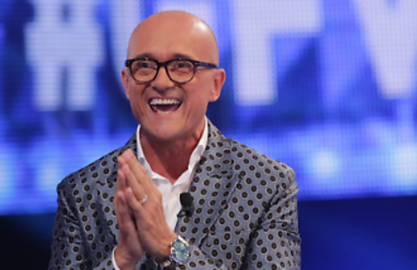 Ascolti tv, Signorini supera la “prova del fuoco”. Bis dietro l’angolo Ascolti tv, Signorini supera la “prova del fuoco”. Bis dietro l’angolo