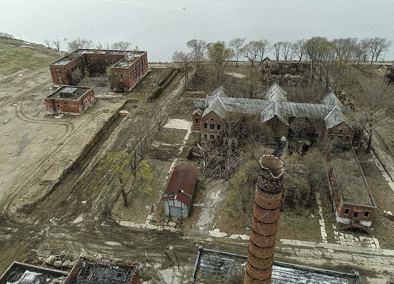 Emergenza Coronavirus a New York, le vittime seppellite nella gigantesca fossa comune di Hart Island Emergenza Coronavirus a New York, le vittime seppellite nella gigantesca fossa comune di Hart Island