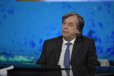 Coronavirus,Fca: le misure per riaprire con il benestare del virologo Burioni