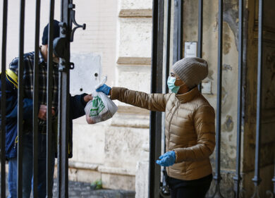 Coronavirus, Milano: oltre 15mila persone raggiunte da hub aiuto alimentare