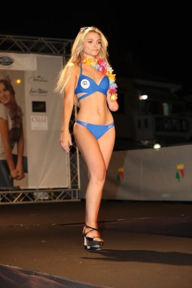 Anna Fusco, modella a miss Italia senza una mano: “Così aiuto gli altri”